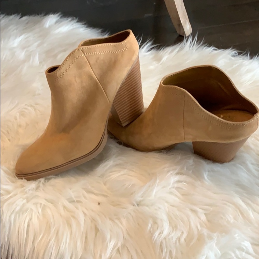 Dv booties